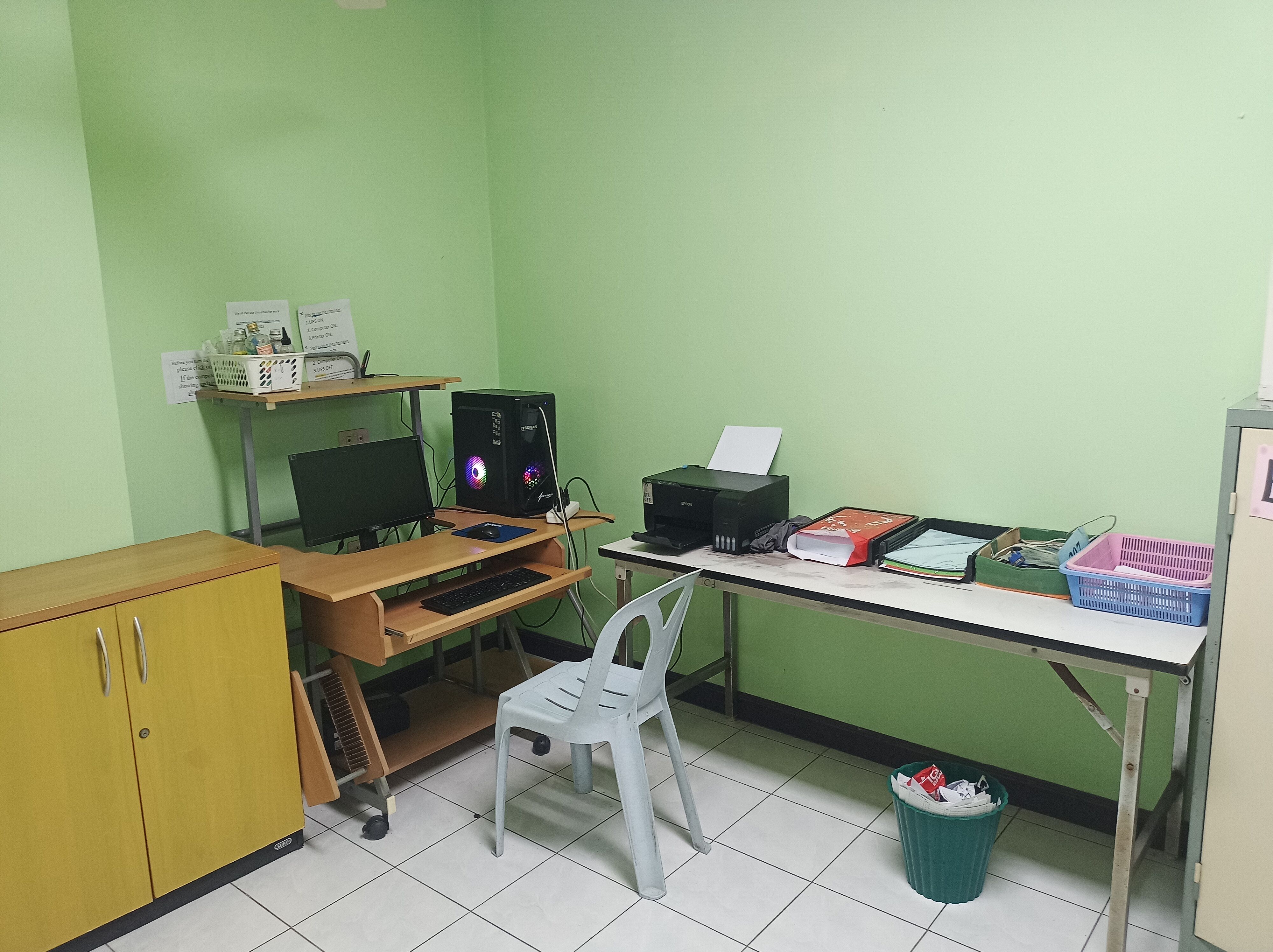 Computer-Arbeitsplatz für die Freiwilligen